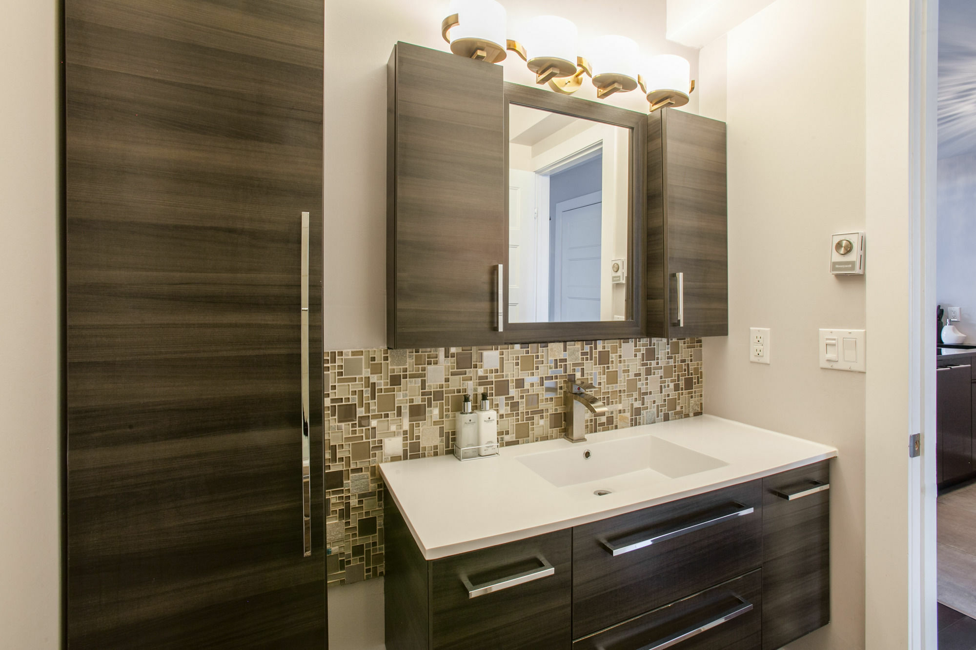 Lmvr - The Sherbrooke มอนทรีอัล ภายนอก รูปภาพ